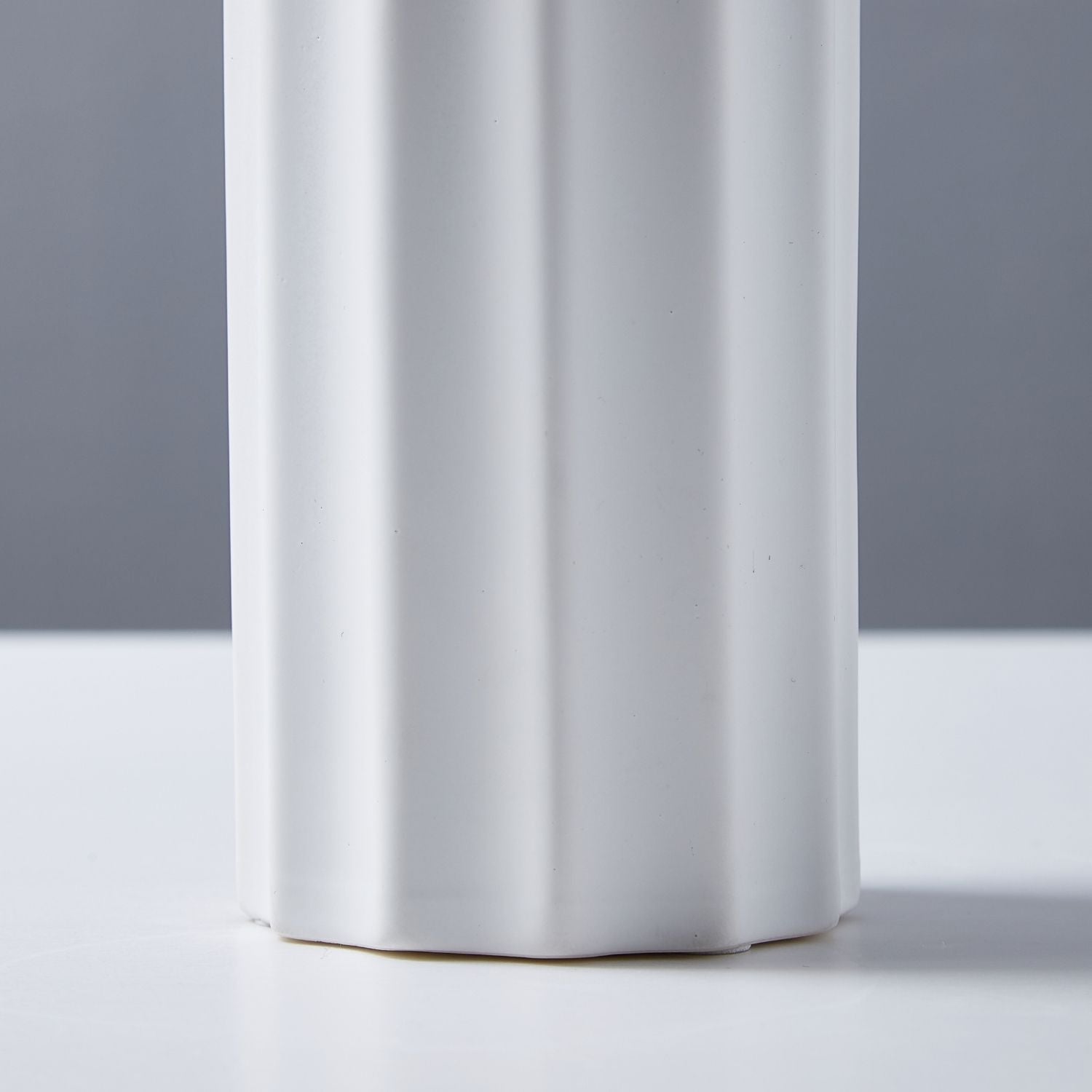 Nym Vase Accessory Valyōu Furniture 