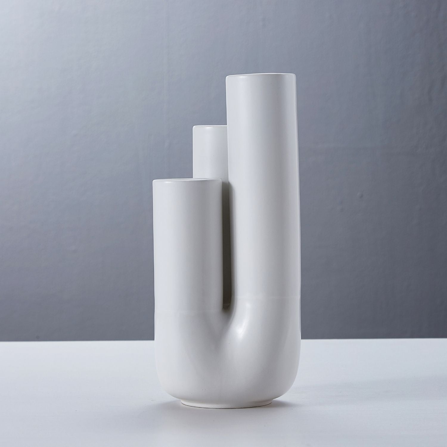 Zev Vase Accessory Valyōu Furniture 