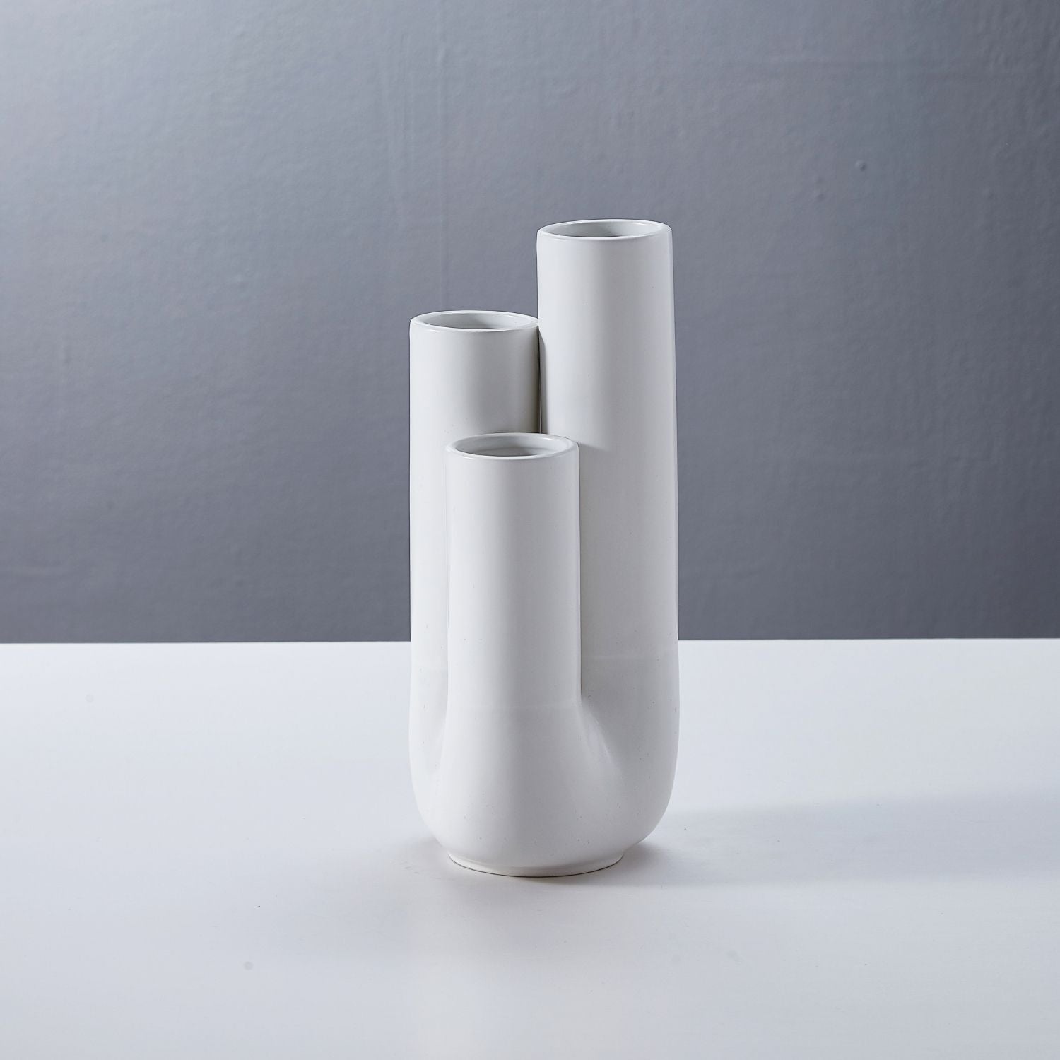 Zev Vase Accessory Valyōu Furniture 